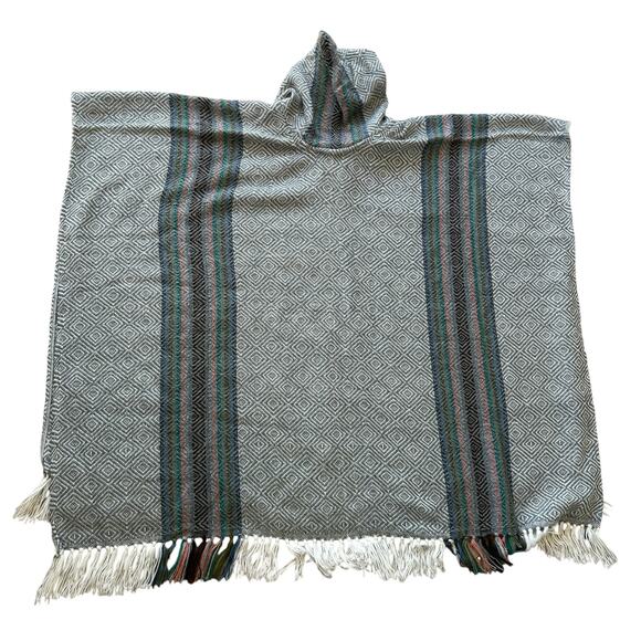 Alpaca Oscatex Knit Hooded Poncho OS Gray White Aztec Boho Cozy Outdoor NWOT - Picture 7 of 15